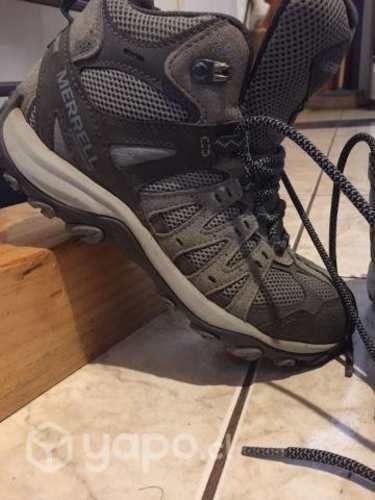 Botines impermeables de outdoor marca Merrell