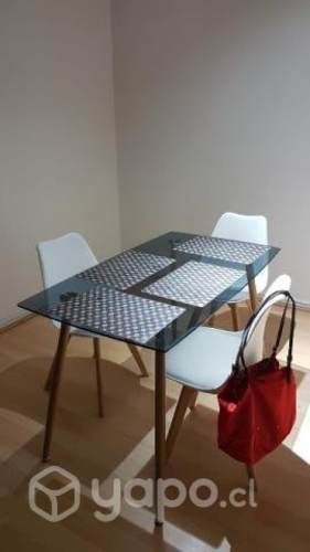 Mesa con sillas tulip