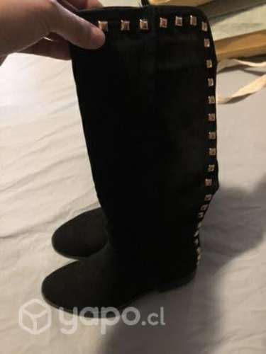 Botas nuevas con tachas