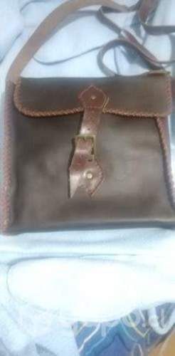 Bolso de cuero echo a mano artesanal color café