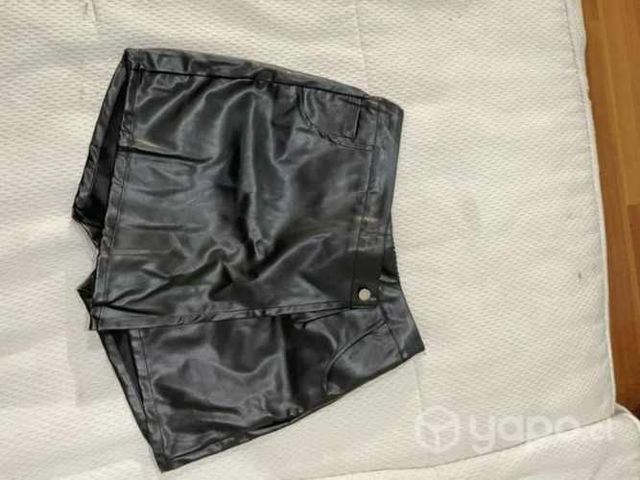 Falda Short de Eco cuero M-L