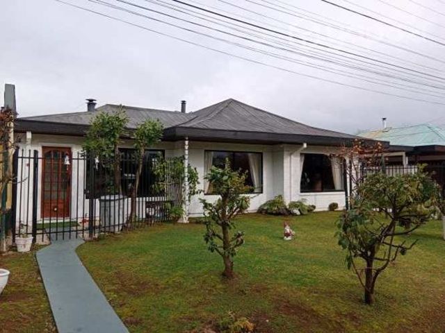 Hermosa casa en barrio residencial