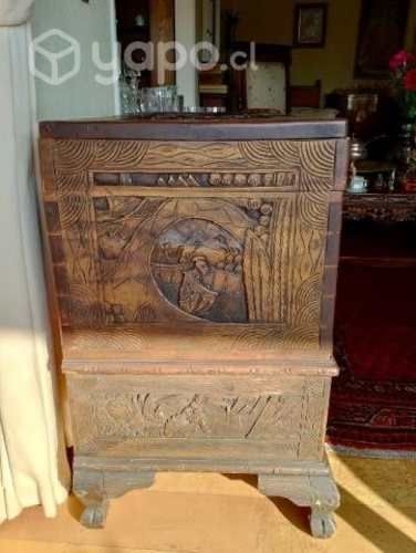 Baul antiguo Chino, madera Sándalo labrada