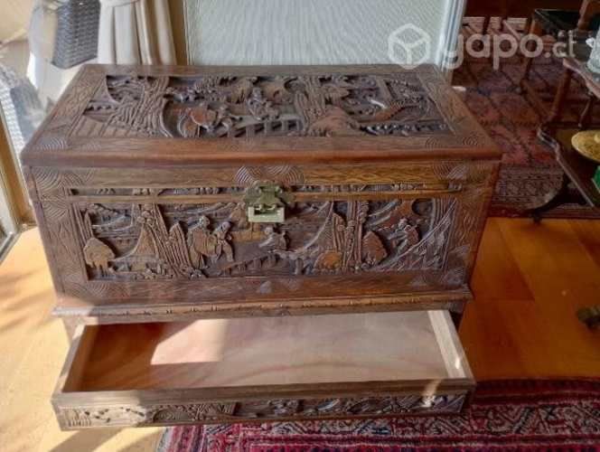Baul antiguo Chino, madera Sándalo labrada