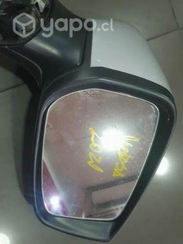 Espejo electrico Nissan versa 2021