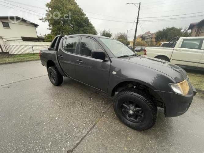 Mitsubishi l200 2015