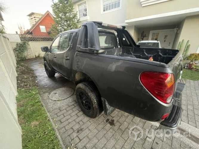 Mitsubishi l200 2015