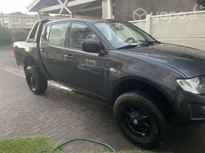 Mitsubishi l200 2015