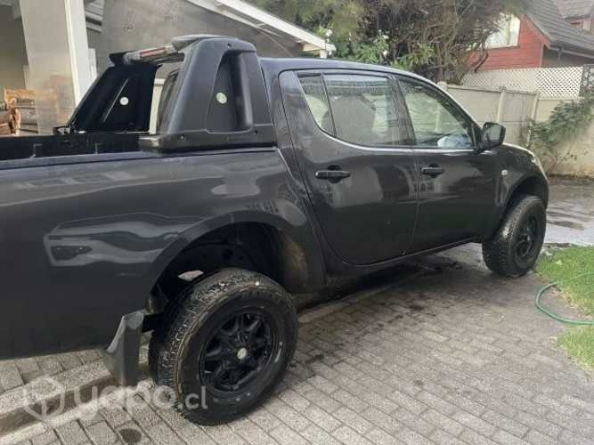 Mitsubishi l200 2015