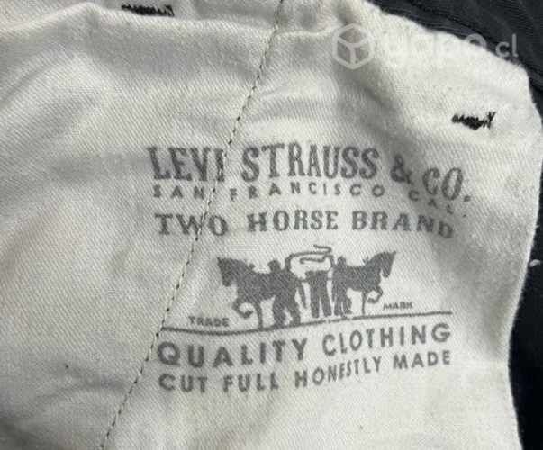 Bermuda Short Cargo Marca Levi's Talla 52 Negro