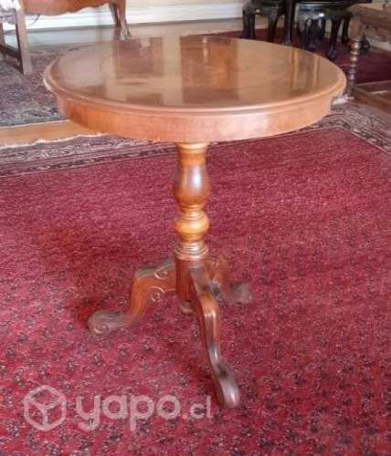 Mesa redonda de apoyo, antigua de madera