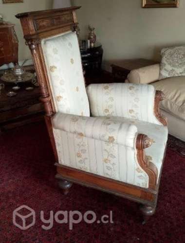 Finísimo Bergere/ Sitial antiguo de madera labrada