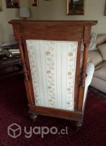 Finísimo Bergere/ Sitial antiguo de madera labrada