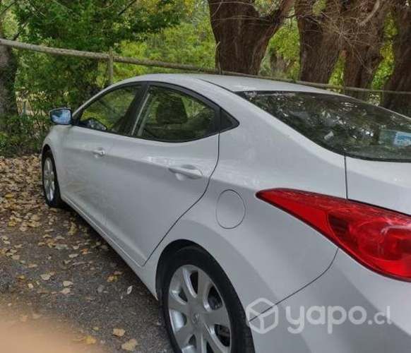Hyundai Elantra 2012 full equipo