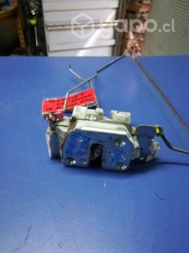 Chapa puerta delantera derecha Nissan Terrano