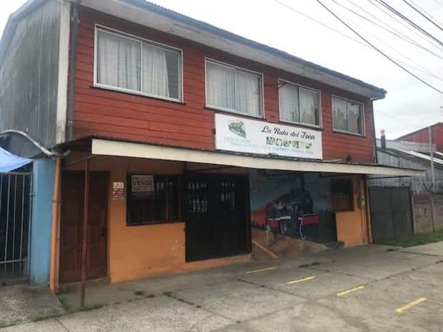 Casa con local comercial