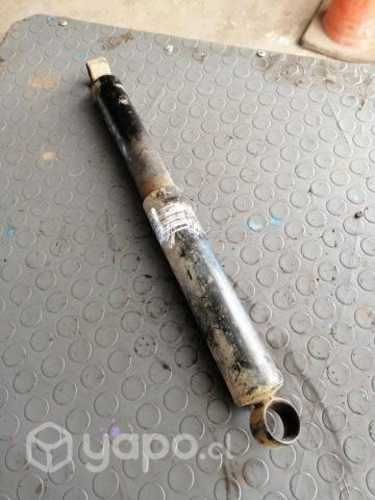 Amortiguador trasero izq 4x4 Nissan Terrano 2014