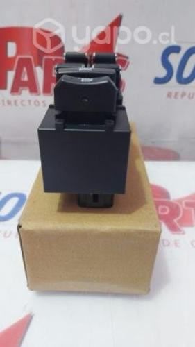 Botonera delantera izquierda con bordes cromados