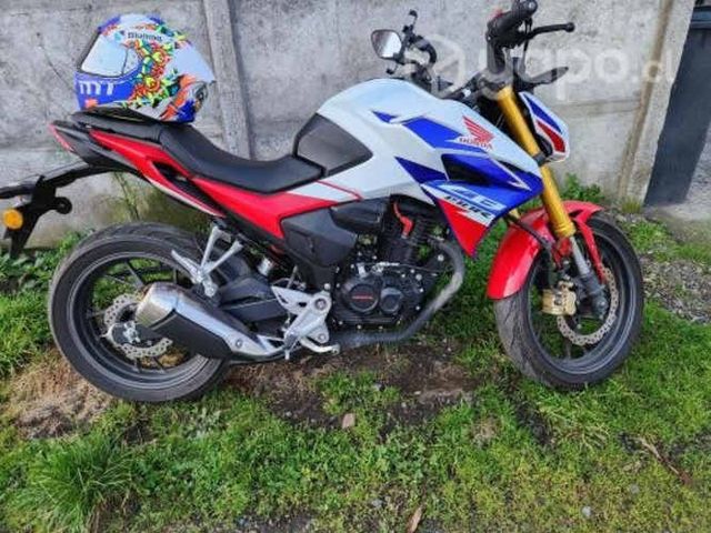 Moto Honda CB190R Tricolor