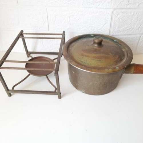 Olla antigua con mango