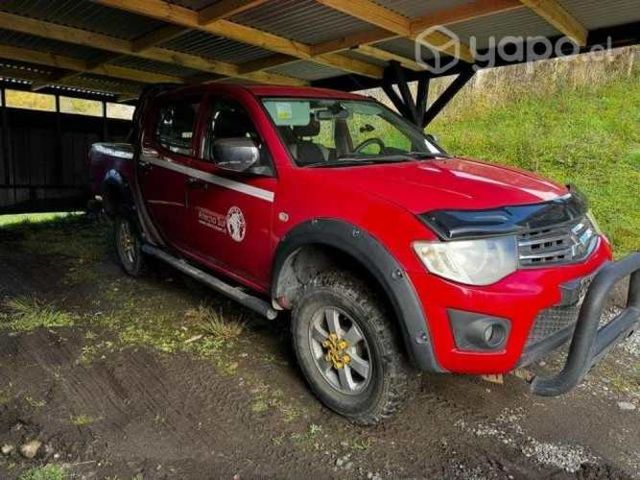 Mitsubishi l200 2012