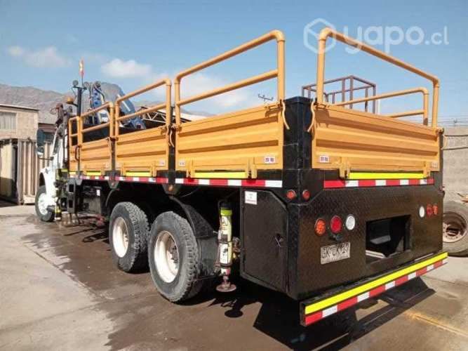 Camión Pluma Freighliner M2 106