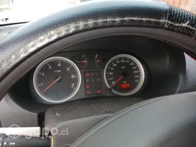 Se vende renault symbol 2012