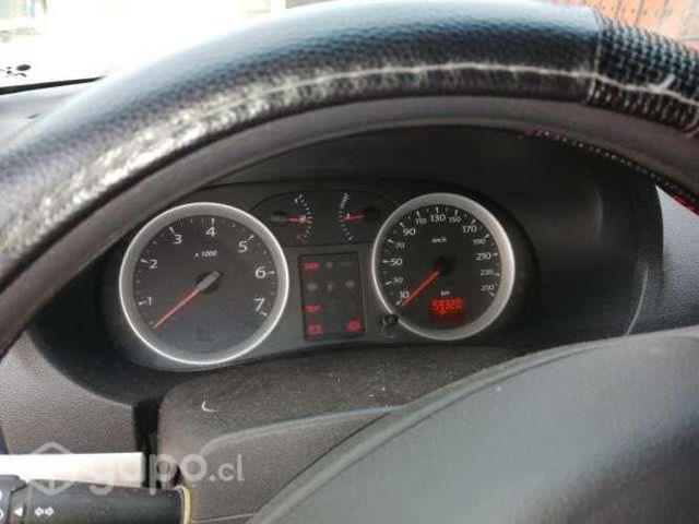 Se vende renault symbol 2012