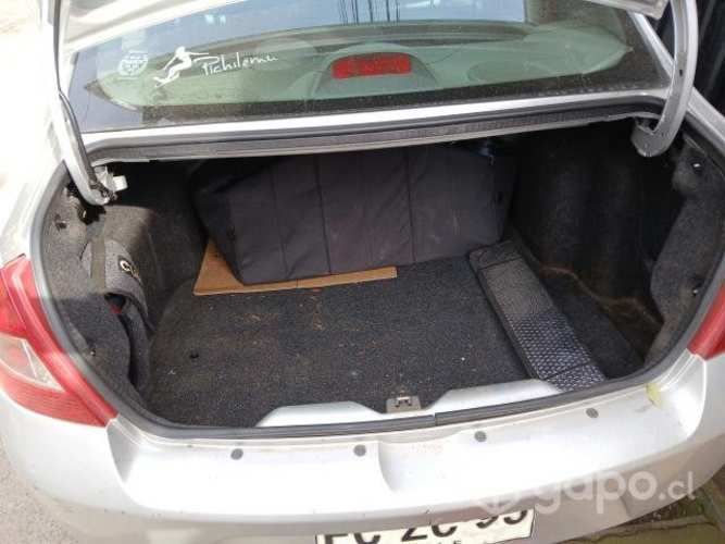 Se vende renault symbol 2012