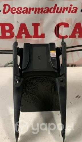 Moldura con cargador inalámbrico TOYOTA COROLLA
