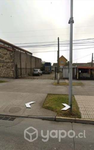 Se vende casa con amplio terreno