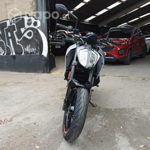 Moto KTM DUKE 250 semi nueva 2023
