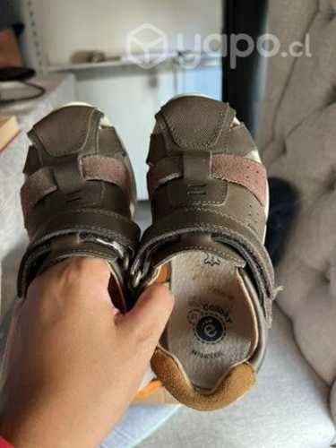 Chalitas Colloky casi nuevas Talla 31 niño