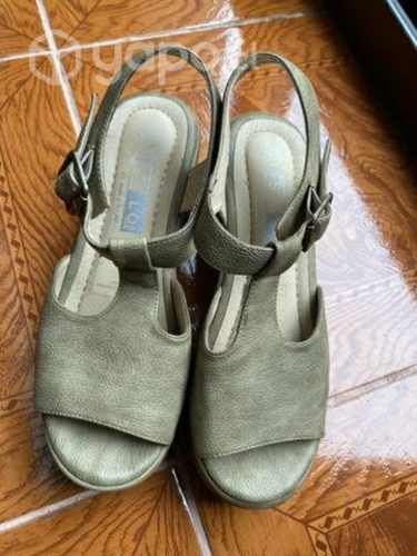 Sandalias semi nuevas