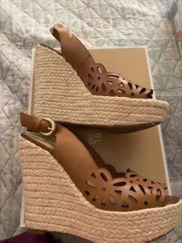 Sandalias como nueva marca guess