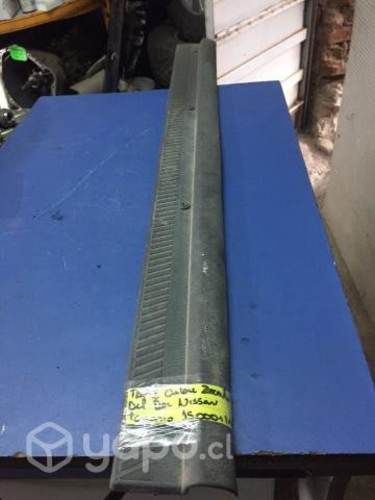 Cubre zocalo delantero derecho Nissan Terrano