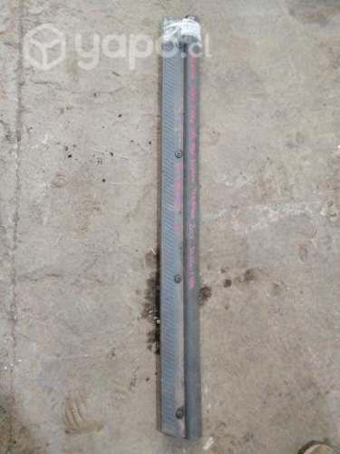 Moldura cubre zocalo del der Nissan Terrano 2014