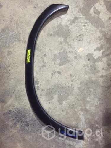Moldura pasa rueda trasera der Nissan Terrano 4x2