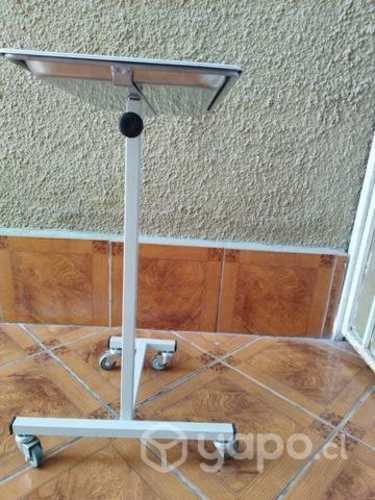 Mesa Mayo quirúrgica en excelentes condiciones