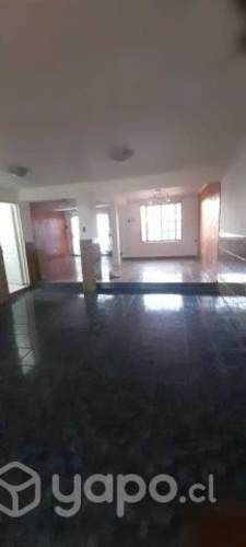 Se arrienda amplia casa