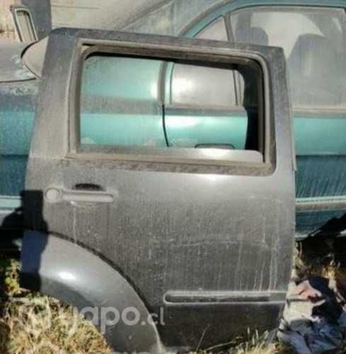 Puerta trasera derecha Dodge nitro