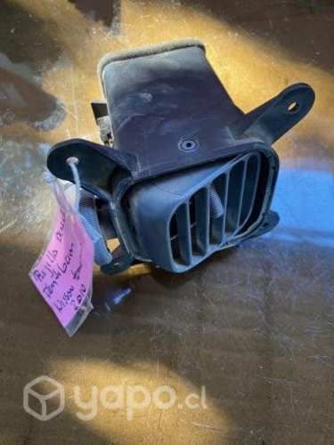 Rejilla ventilacion derecha Nissan terrano 2010