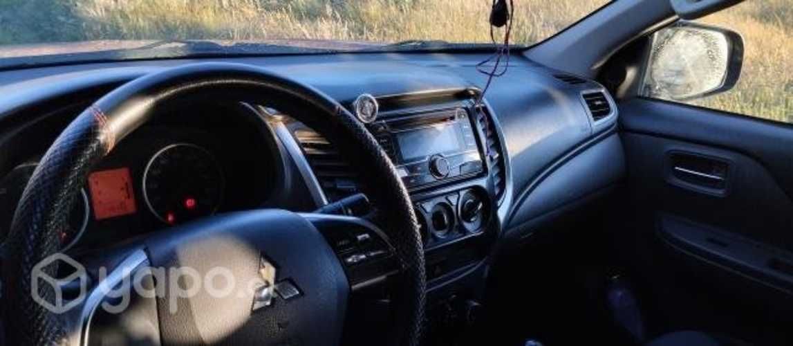 Mitsubishi l200 2017