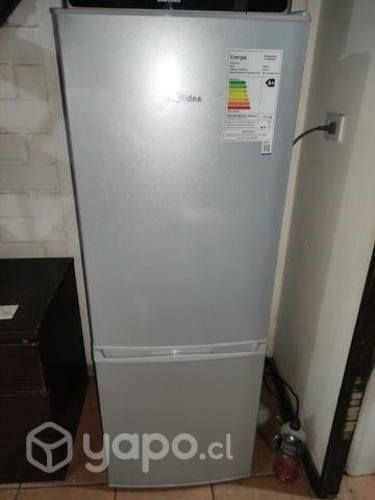 Refrigerador midea impecable , menos de 1 año