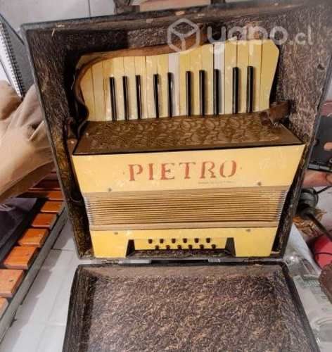 Acordeon antiguo alemán marca pietro