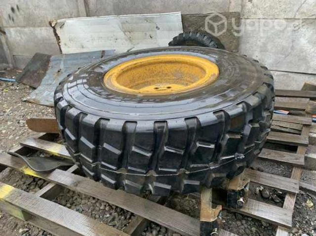 Motoniveladora komatsu neumático repuesto Bueno