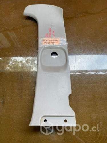 Tapiz cubre pilar superior tras der Terrano 2011