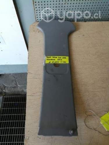 Tapiz cubre pilar central sup der Nissan Terrano