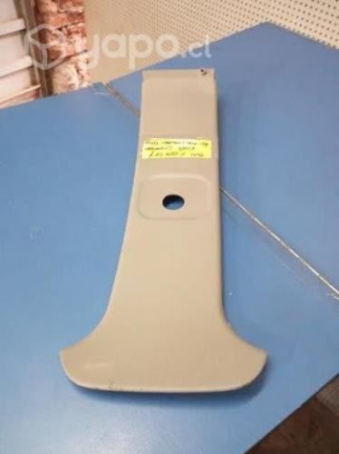 Tapiz cubre pilar central sup izq Nissan Terrano