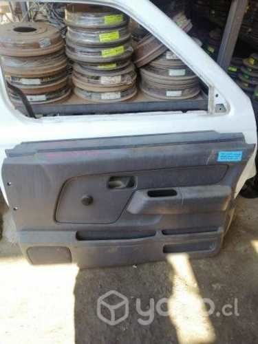 Tapiz puerta del Der Nissan Terrano Mex 2014